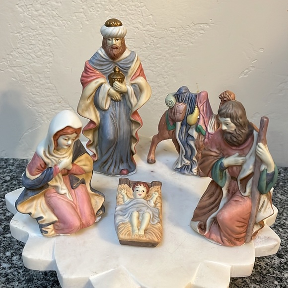 Vintage Christmas Nativity 5 Piece Set Porcelain - Picture 2 of 14